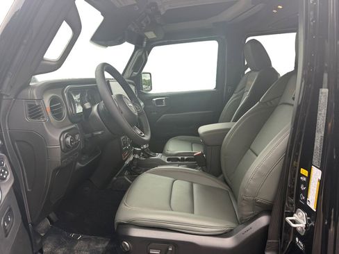New 2026 Jeep Gladiator Mojave AWD/4WD image 9