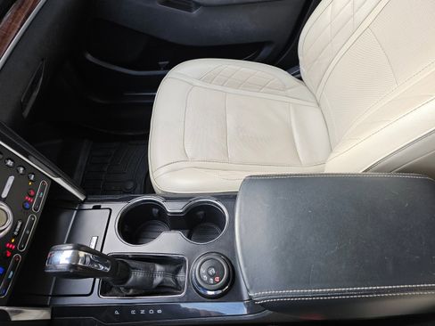 Used 2017 Ford Explorer Platinum image 15