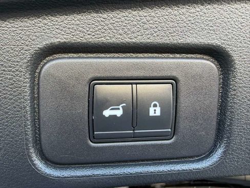 Used 2022 Nissan Pathfinder Platinum w/ Cargo Package AWD/4WD image 39
