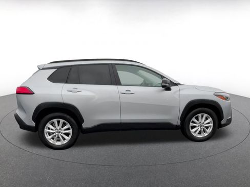 Used 2025 Toyota Corolla Cross LE image 16