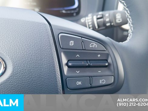 Used 2025 Hyundai Venue Limited image 26