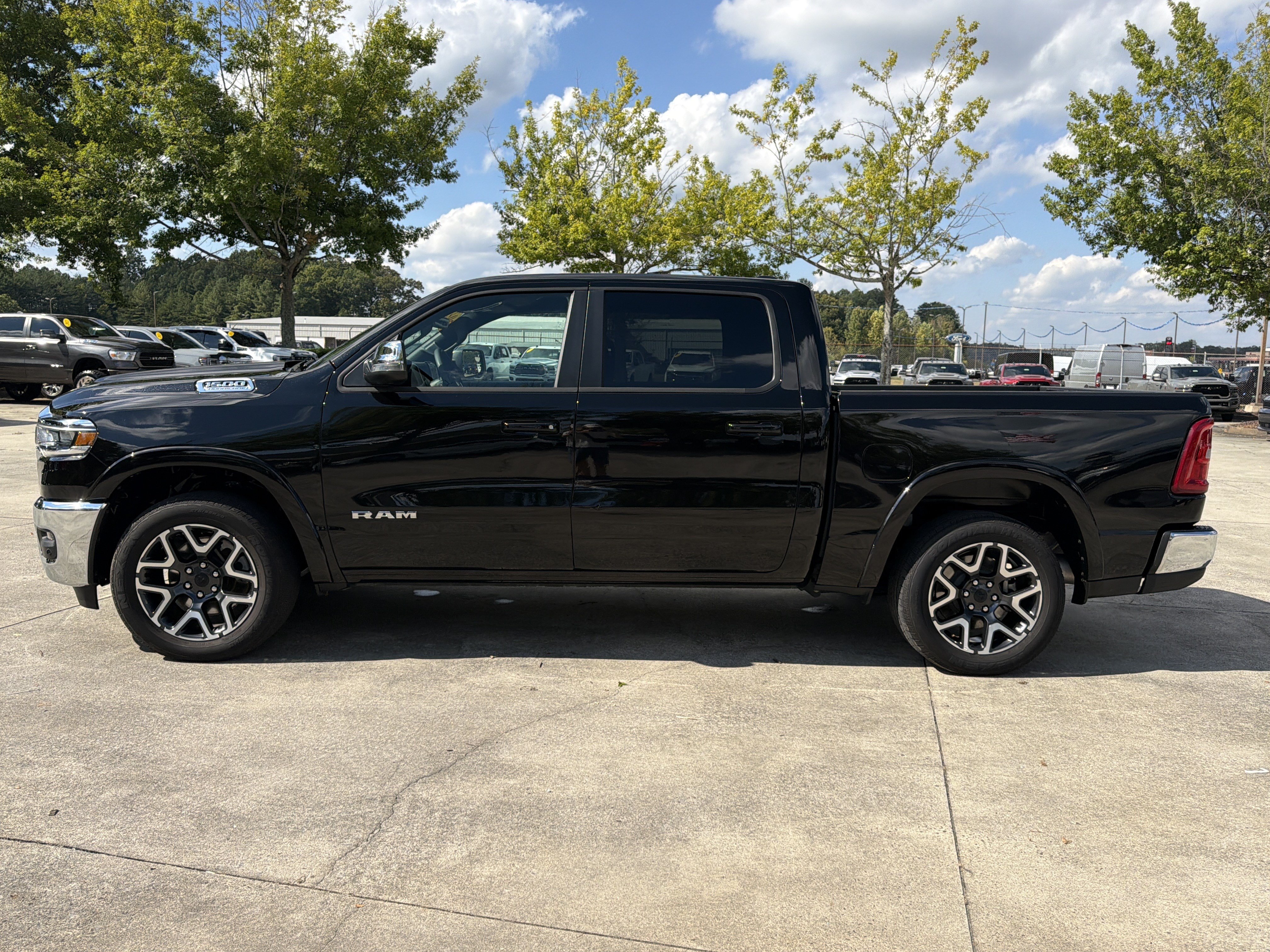 Used 2026 RAM 1500 Laramie AWD/4WD image 4