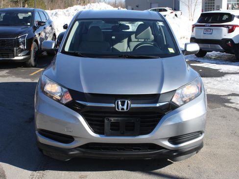 Used 2017 Honda HR-V LX image 2