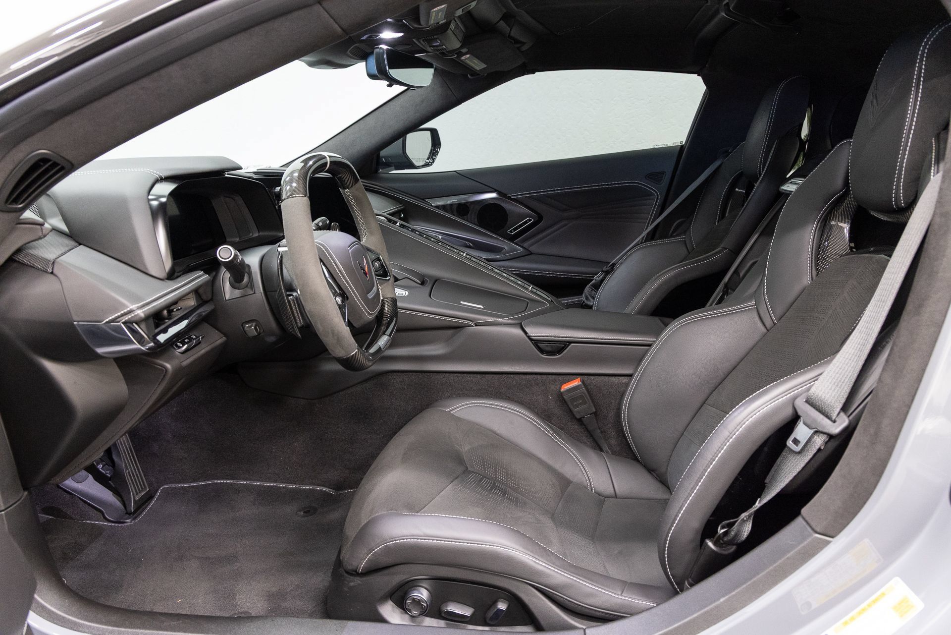Used 2025 Chevrolet Corvette Z06 w/ Stealth Interior Trim Package RWD image 6