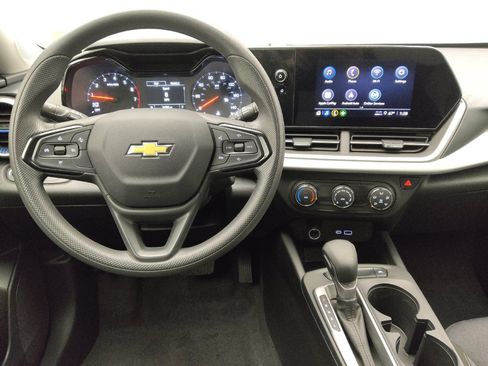 Used 2025 Chevrolet Trax LS FWD image 22