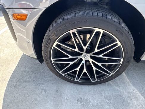 Used 2024 Porsche Macan image 7