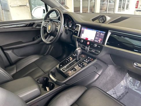 Used 2024 Porsche Macan image 21