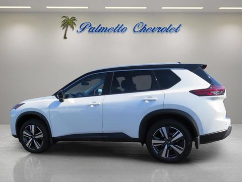 Used 2024 Nissan Rogue SL FWD image 5