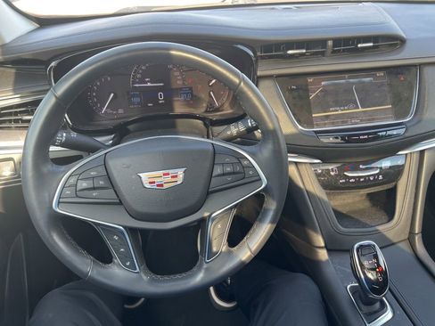 Used 2017 Cadillac XT5 Luxury w/ Driver Awareness Package AWD/4WD image 14