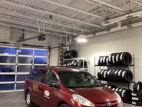 Used 2010 Toyota Sienna LE image 5