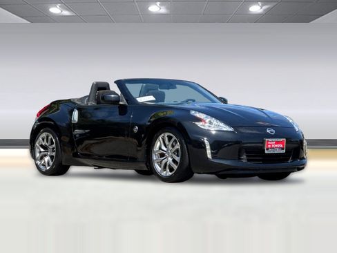Used 2014 Nissan 370Z Roadster RWD image 30