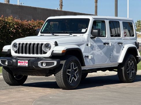 Used 2025 Jeep Wrangler Unlimited Sahara AWD/4WD image 8