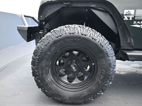 Used 2012 Jeep Wrangler Unlimited Sahara image 34