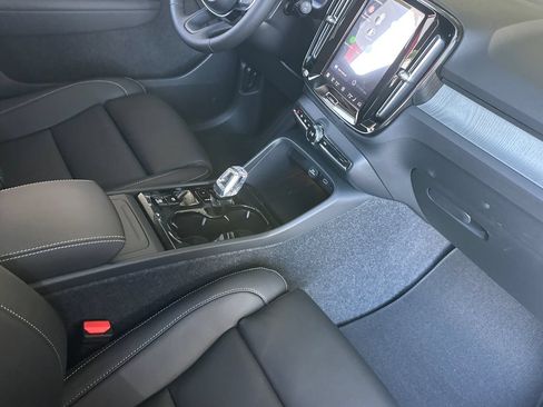New 2026 Volvo XC40 B5 Ultra w/ Climate Package AWD/4WD image 17