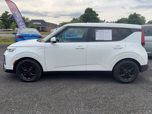 Used 2022 Kia Soul LX w/ Technology Package FWD image 3
