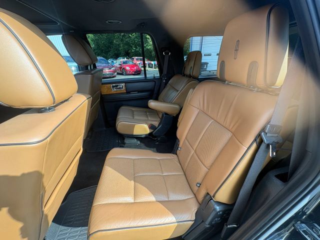 Used 2013 Lincoln Navigator 4WD image 15