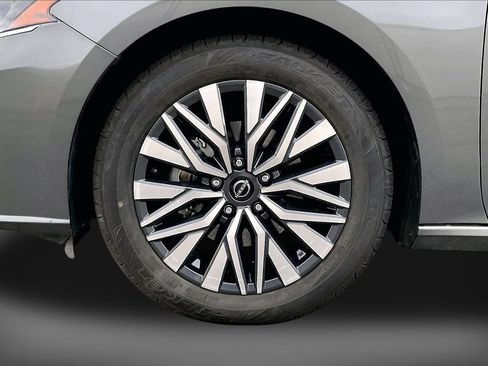 Used 2024 Nissan Altima 2.5 SV FWD image 31