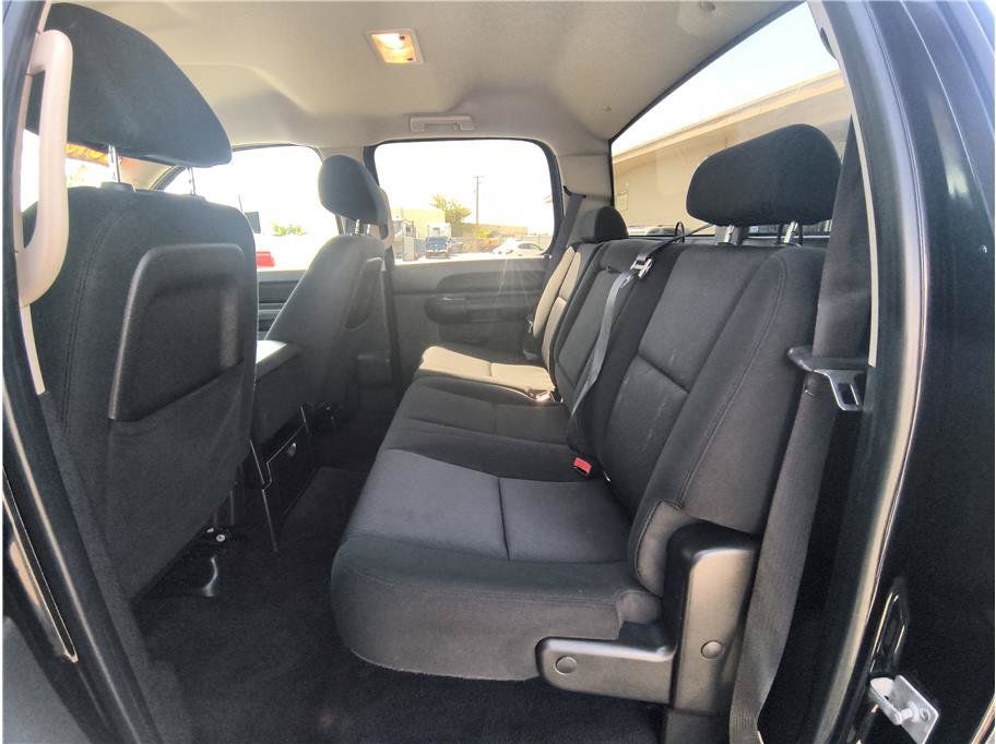 Used 2010 Chevrolet Silverado 2500 LT w/ Interior Plus Package AWD/4WD image 10
