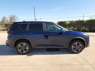 Used 2025 Nissan Rogue SV video 4