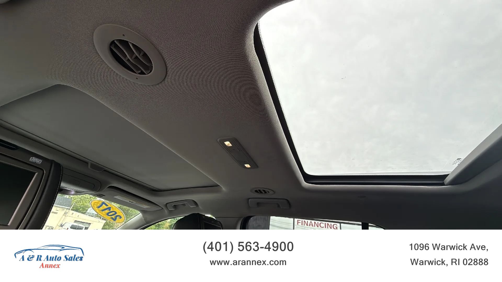 Used 2017 GMC Acadia SLT AWD/4WD image 25