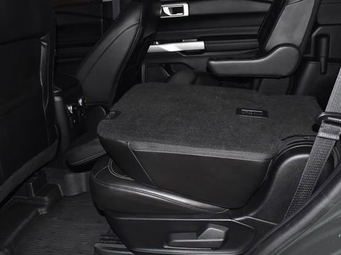 Used 2022 Ford Explorer XLT w/ Equipment Group 202A image 33