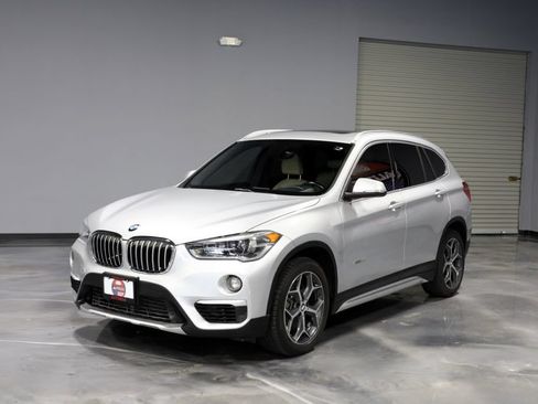 Used 2017 BMW X1 sDrive28i FWD image 3