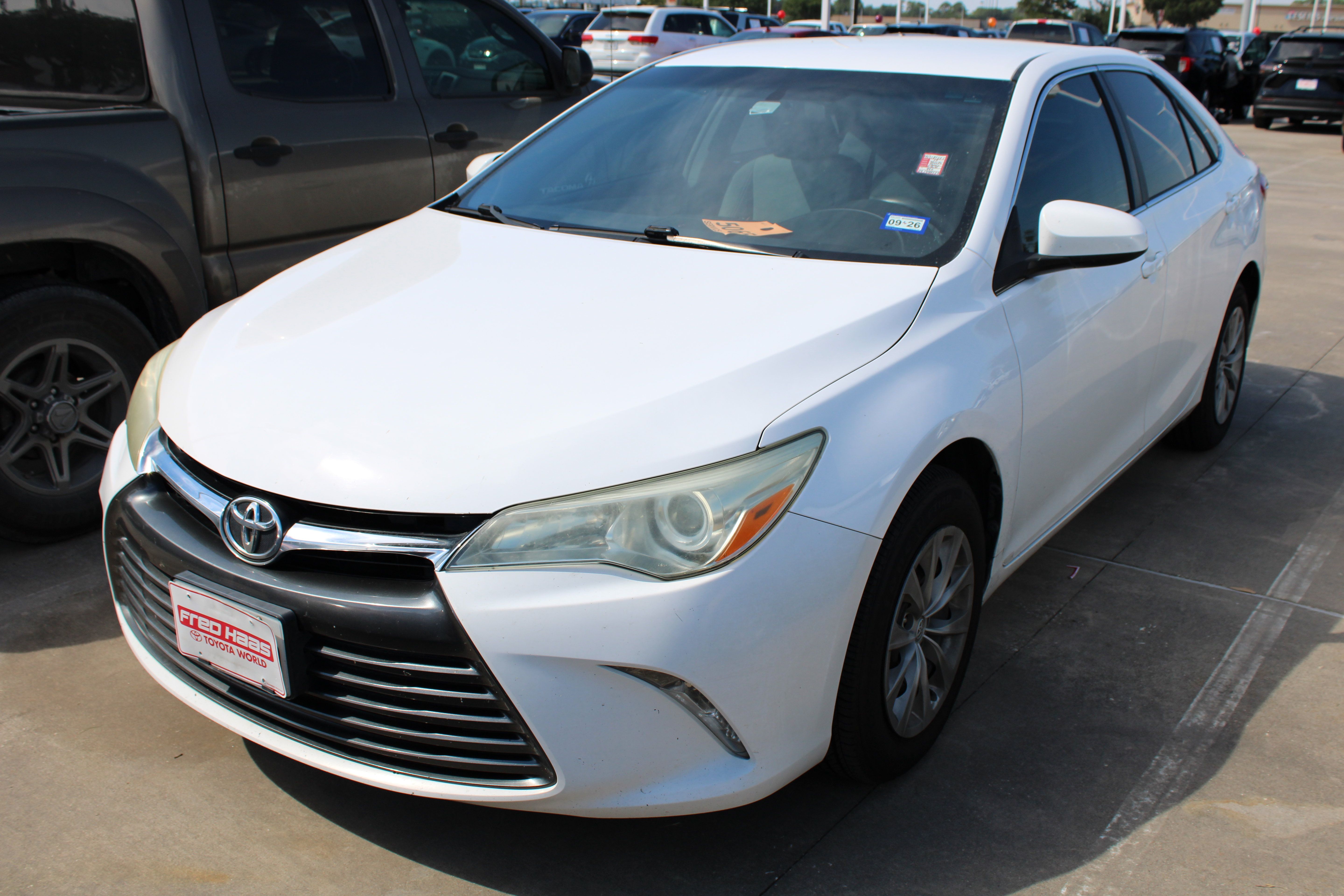 Used 2017 Toyota Camry LE FWD image 4