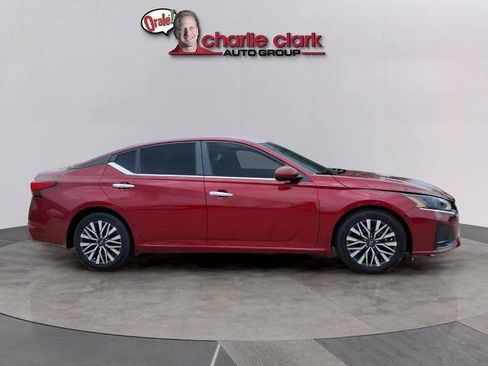 Certified 2023 Nissan Altima 2.5 SV FWD image 6