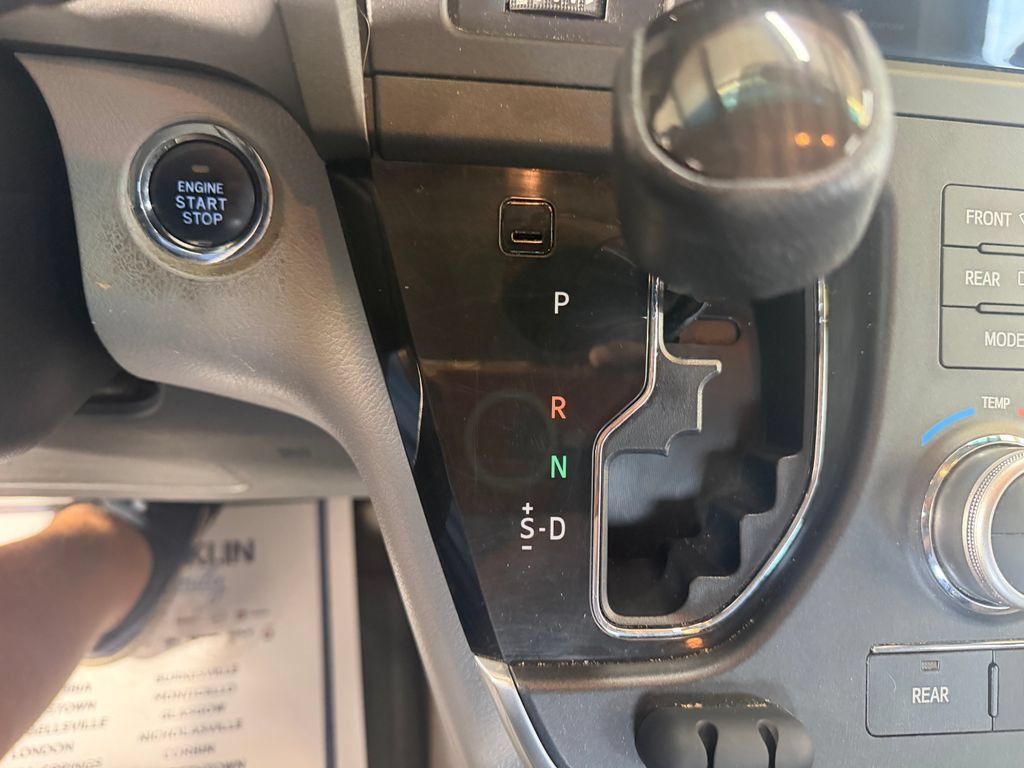 Used 2015 Toyota Sienna XLE AWD/4WD image 15