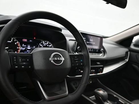 Used 2026 Nissan Rogue SV FWD image 10