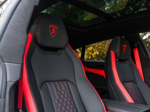 Used 2025 Lamborghini Urus SE AWD/4WD image 41