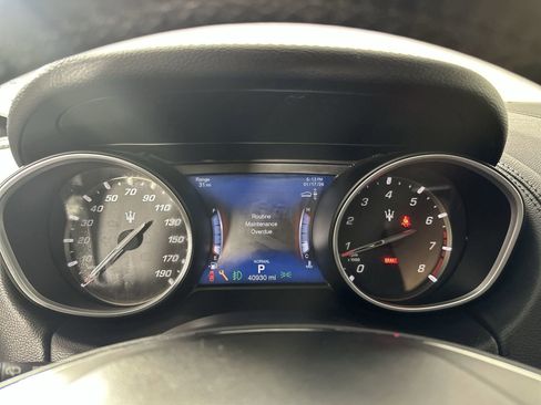 Used 2019 Maserati Levante image 19