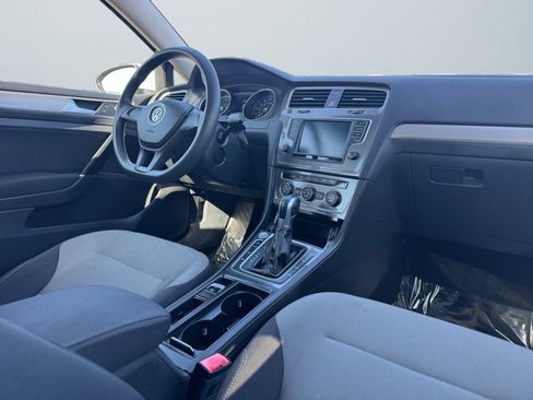 Used 2016 Volkswagen e-Golf SE w/ DC Fast Charging Package image 14