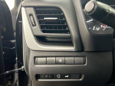 Used 2024 Nissan Rogue SV FWD image 18