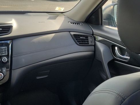 Used 2018 Nissan Rogue SL w/ Premium Package image 15