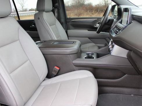 Used 2023 GMC Yukon SLT w/ SLT Luxury Package image 24