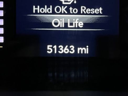 Used 2021 Jeep Cherokee Latitude Plus FWD image 25