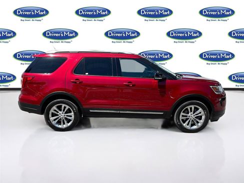 Used 2018 Ford Explorer XLT w/ Equipment Group 202A AWD/4WD image 8