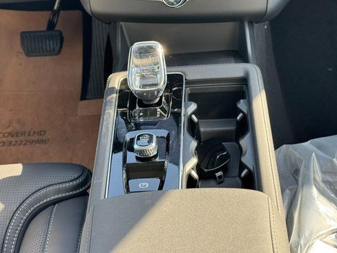 New 2026 Volvo XC90 T8 Ultra w/ Protection Package Premier image 9