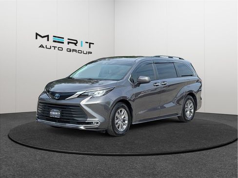 Used 2023 Toyota Sienna XLE FWD image 4