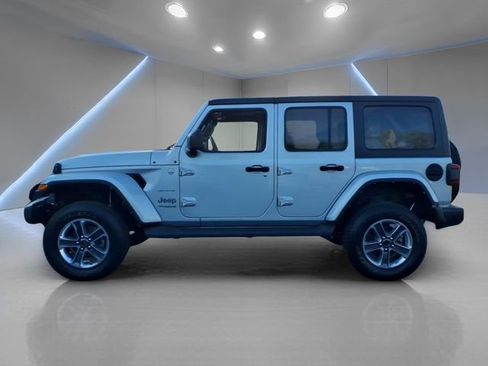 Used 2022 Jeep Wrangler Unlimited Sahara w/ LED Lighting Group AWD/4WD image 7