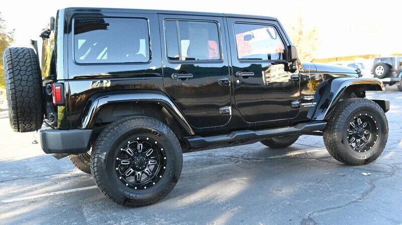 Used 2015 Jeep Wrangler Unlimited Sahara w/ Dual Top Group AWD/4WD image 13