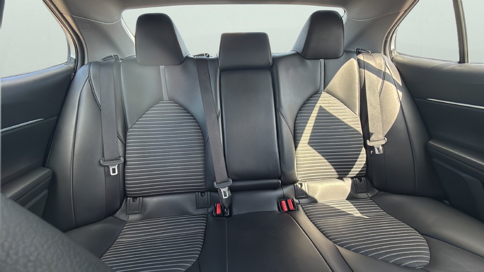 Used 2022 Toyota Camry SE w/ Carpet Mat Package (TMS) FWD image 25