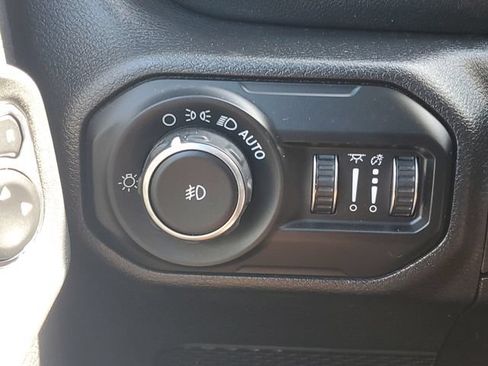 Used 2021 Jeep Wrangler Unlimited Sahara AWD/4WD image 19