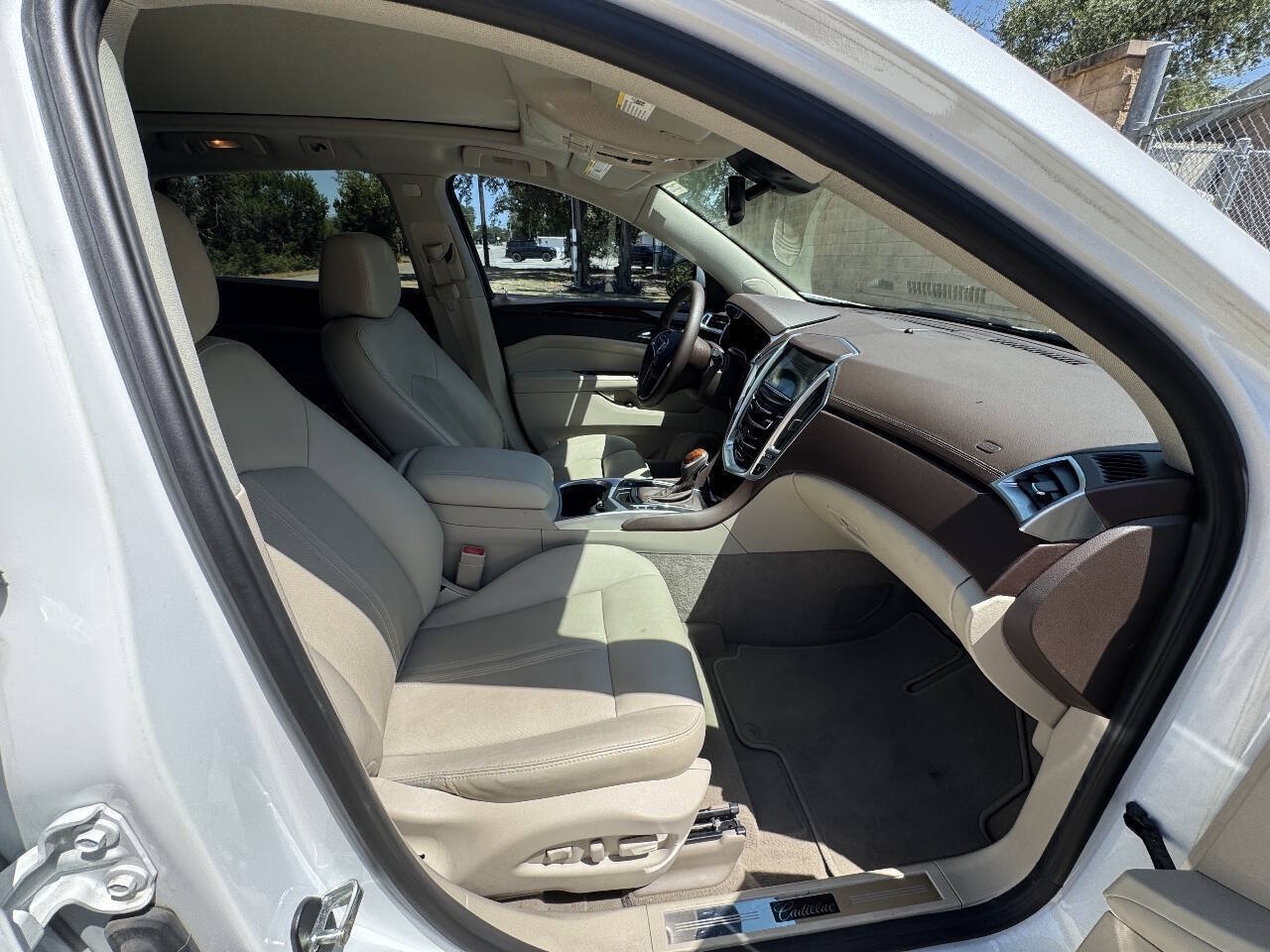 Used 2016 Cadillac SRX Luxury w/ Driver Awareness Package FWD image 24