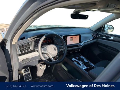 New 2026 Volkswagen Atlas Peak Edition image 2