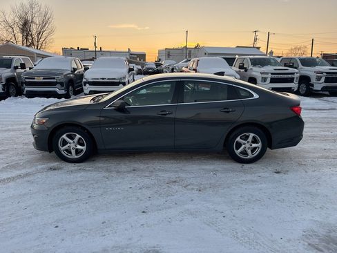 Used 2017 Chevrolet Malibu LS image 2