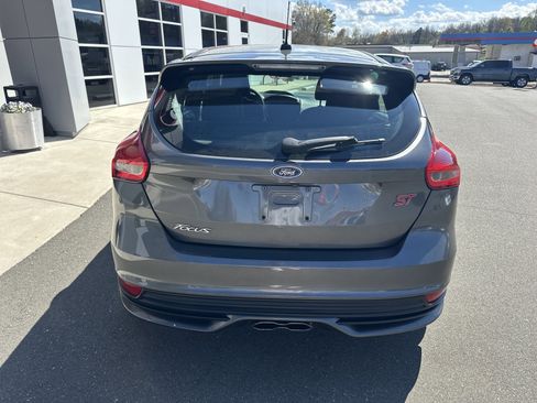 Used 2018 Ford Focus ST FWD image 8