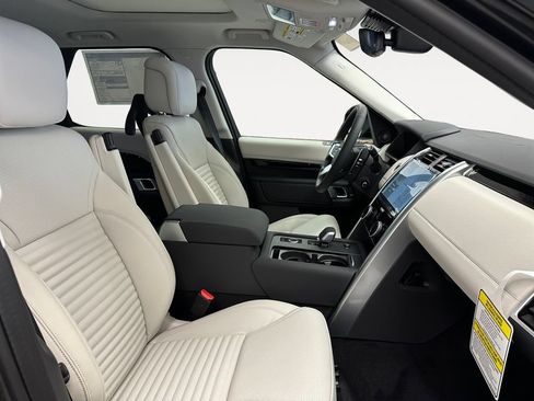 New 2026 Land Rover Discovery S AWD/4WD image 15