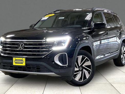 Used 2025 Volkswagen Atlas SE AWD/4WD image 2